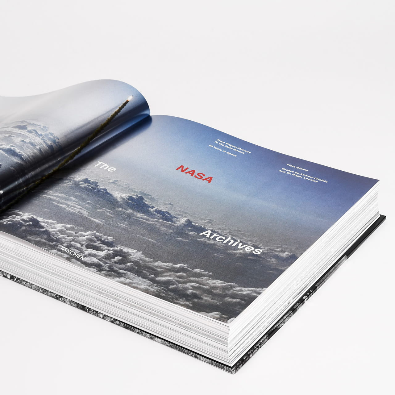 Książka o kosmosie The NASA Archives - 60 Years in Space książka o astronomii prezent dla naukowca