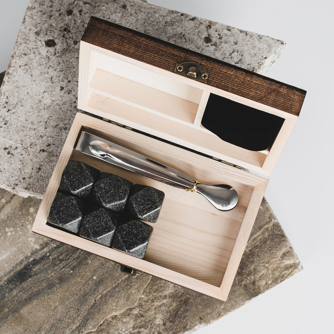 Granitowe kostki do whisky - prezent dla miłośnika whisky kamienie do whisky kostki kamienne do whisky