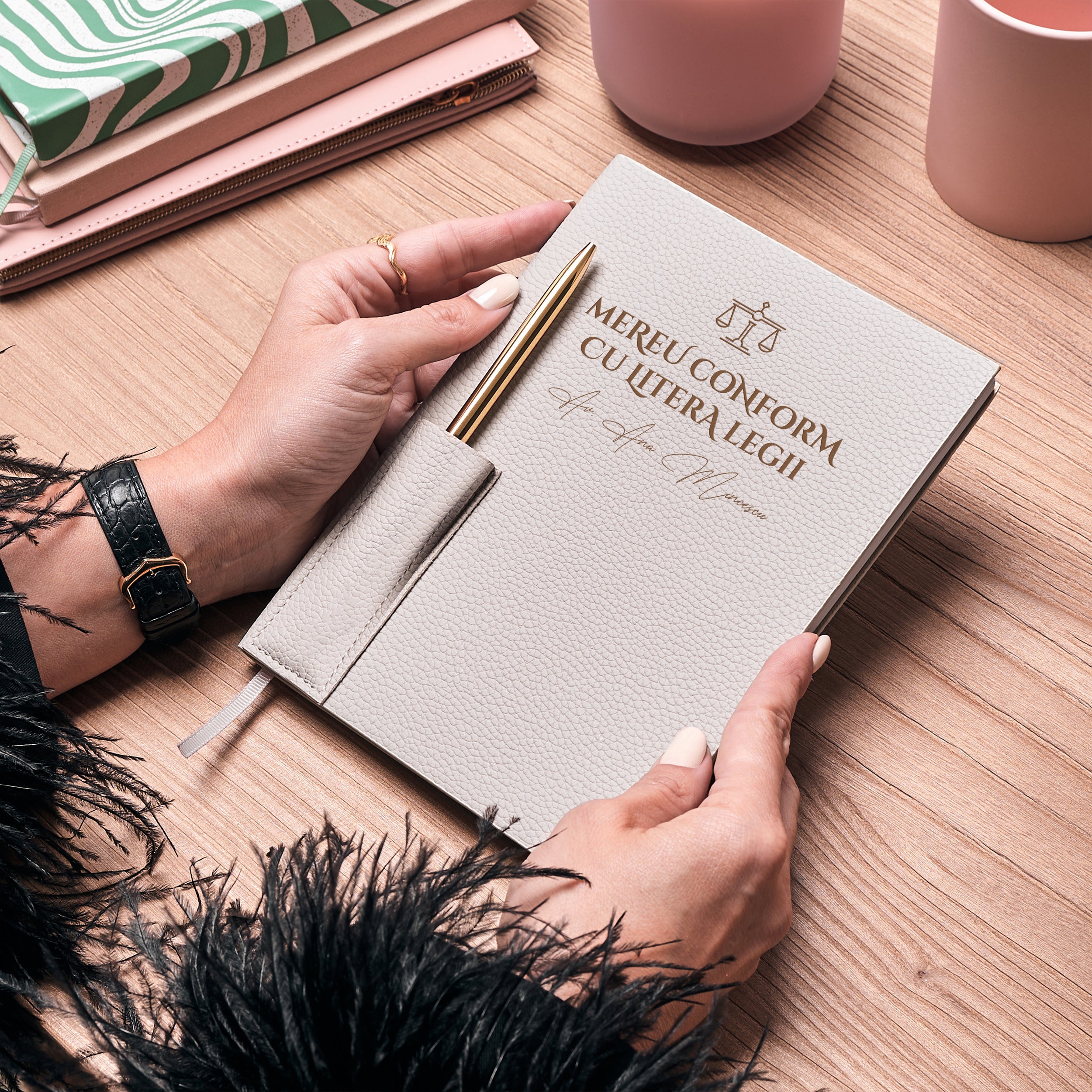 Personalizowany planner z długopisem - prezent dla prawniczki elegancki prezent dla niej personalizowany planner