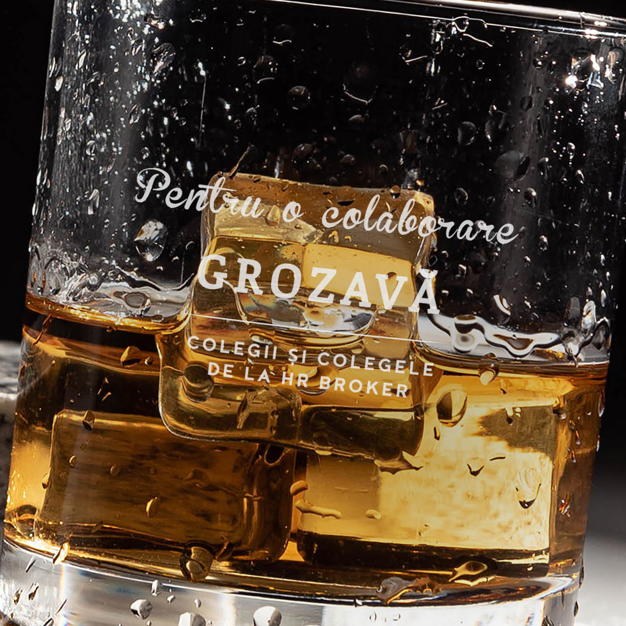 Pahar gravat de whisky - cadou la părăsirea locului de muncă