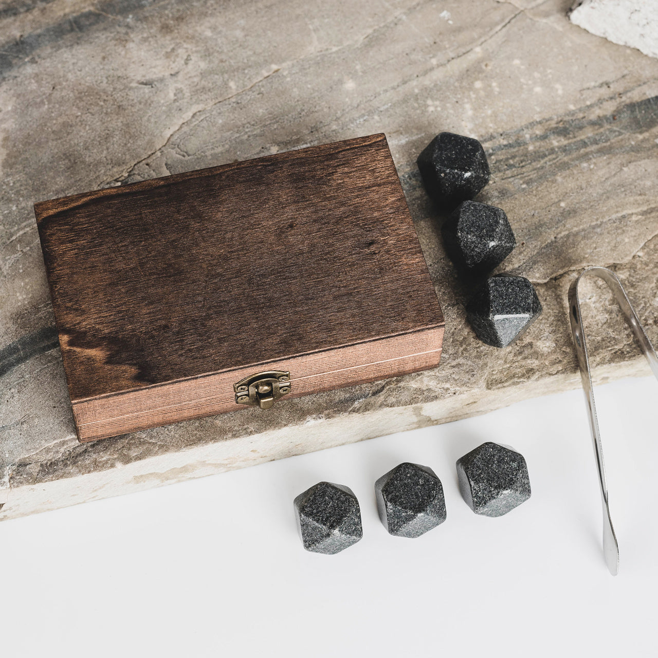 Granitowe kostki do whisky - prezent dla miłośnika whisky kamienie do whisky kostki kamienne do whisky