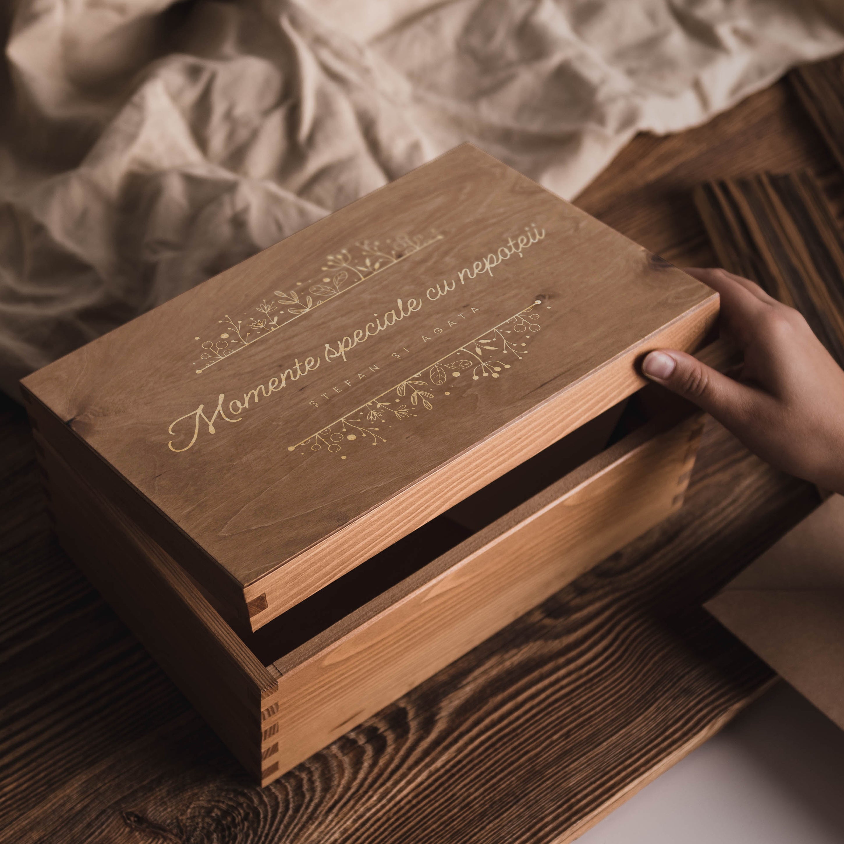 Grawerowana skrzynka na zdjęcia - oryginalny prezent dla dziadków prezent na Dzień Babci i Dziadka