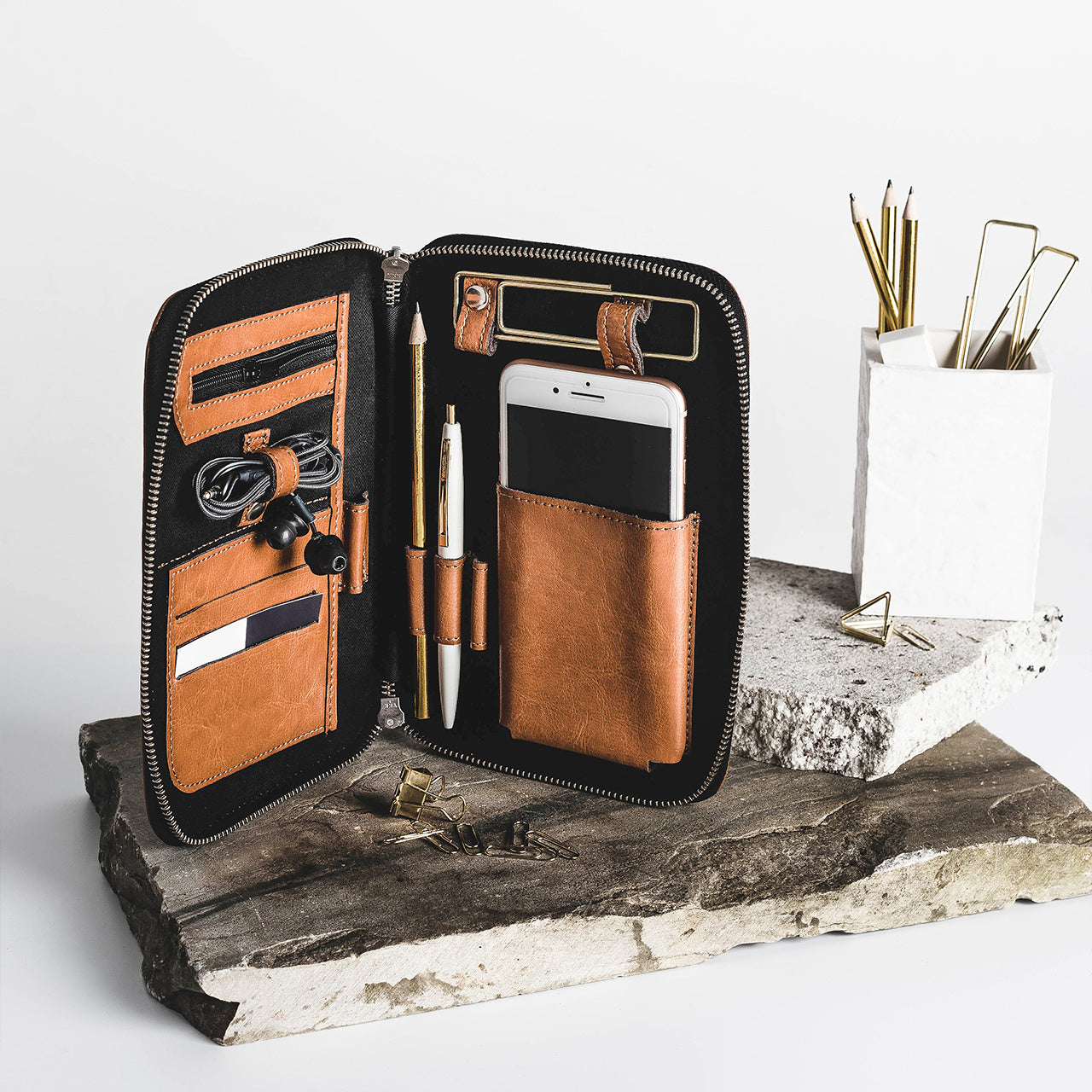 Skórzany organizer męski - prezent dla księdza z grawerowaną dedykacją upominek dla księdza