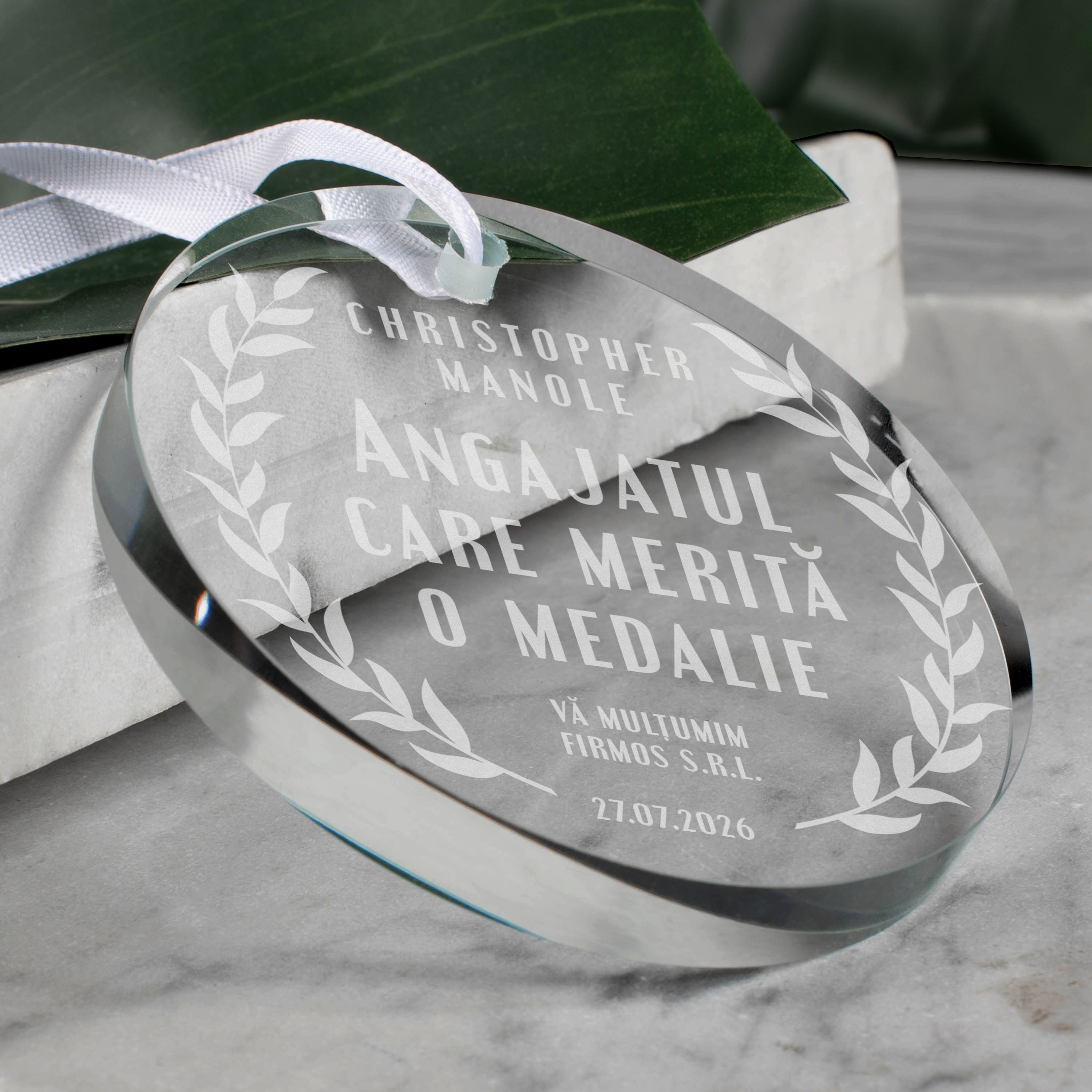 Ornament gravat din sticlă – Medalie pentru angajat