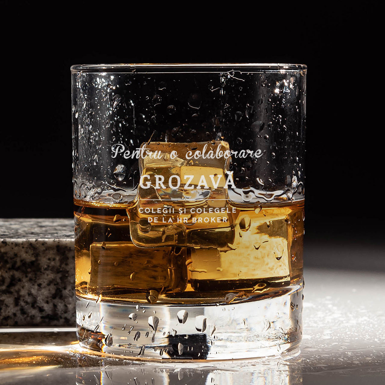 Pahar gravat de whisky - cadou la părăsirea locului de muncă