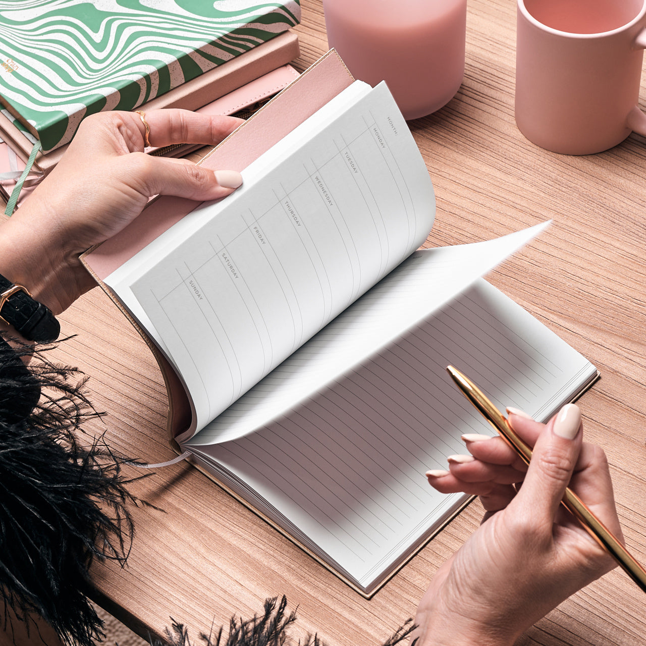 Caiet bej cu pix - cadou stilat pentru ea