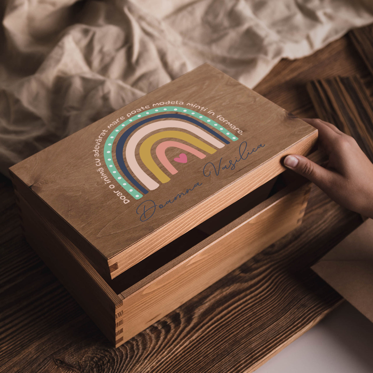 Cutie personalizată pentru amintiri – cadou pentru educatoare