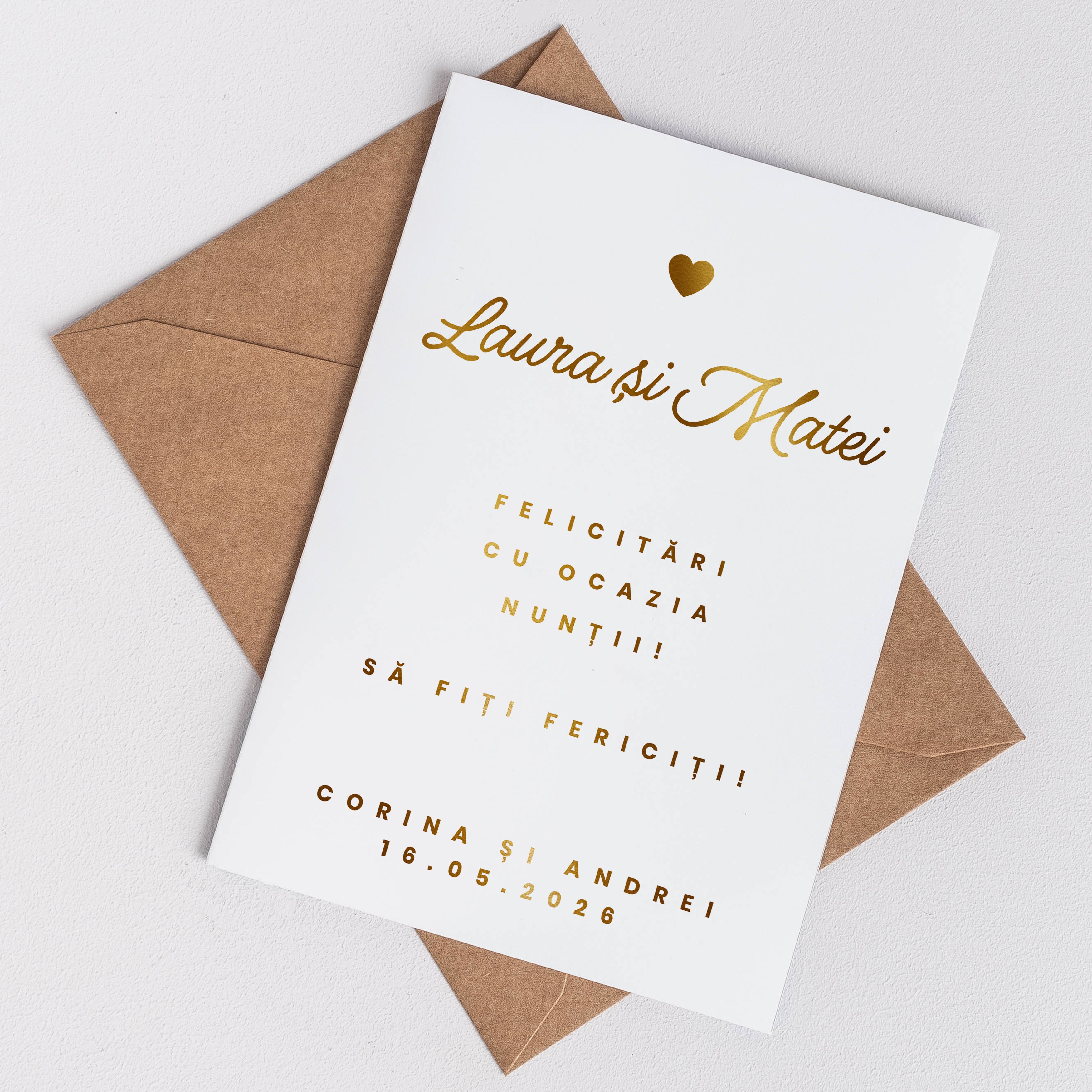 Felicitare elegantă de nuntă cu litere aurii