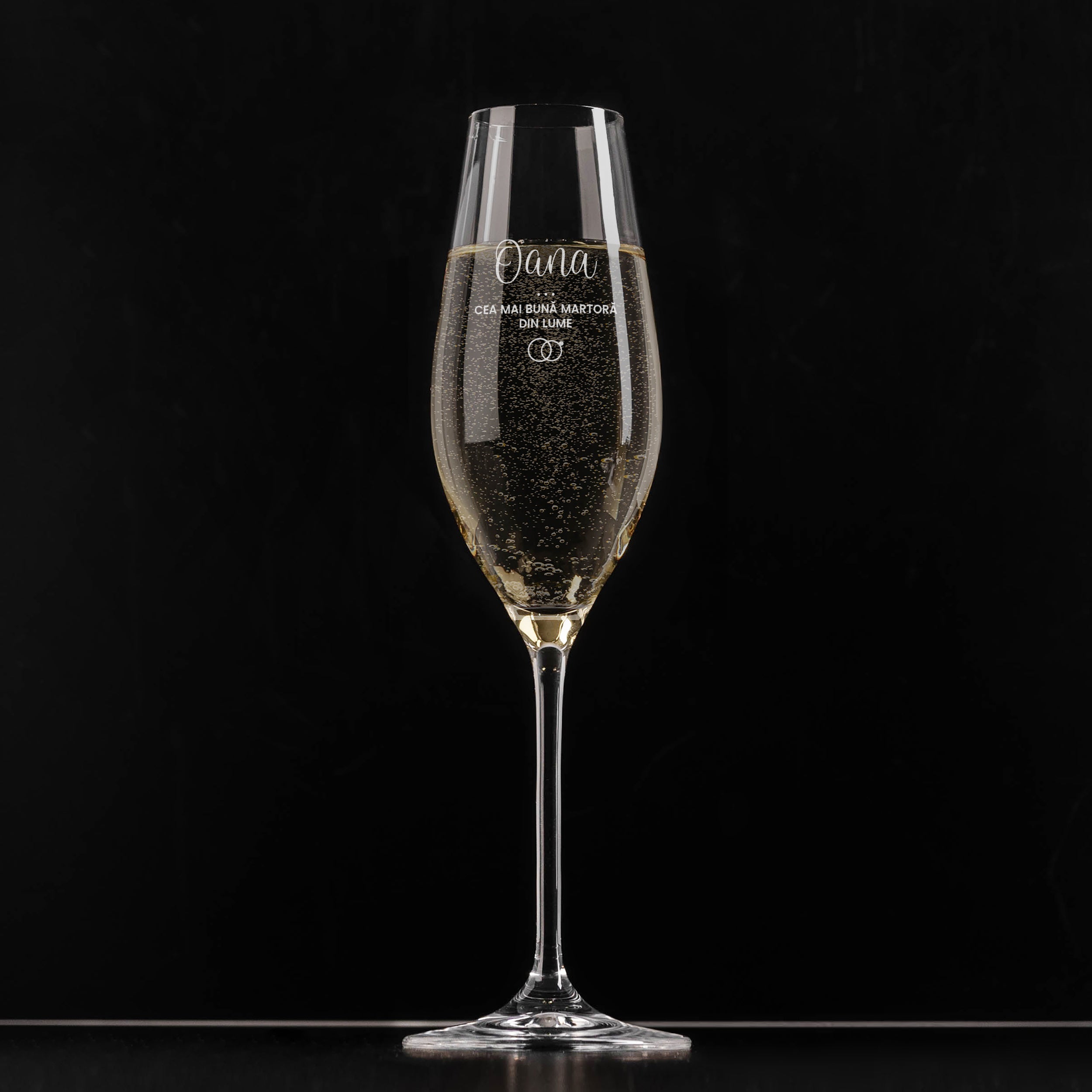 Pahar de șampanie gravat – cadou pentru domnișoara de onoare